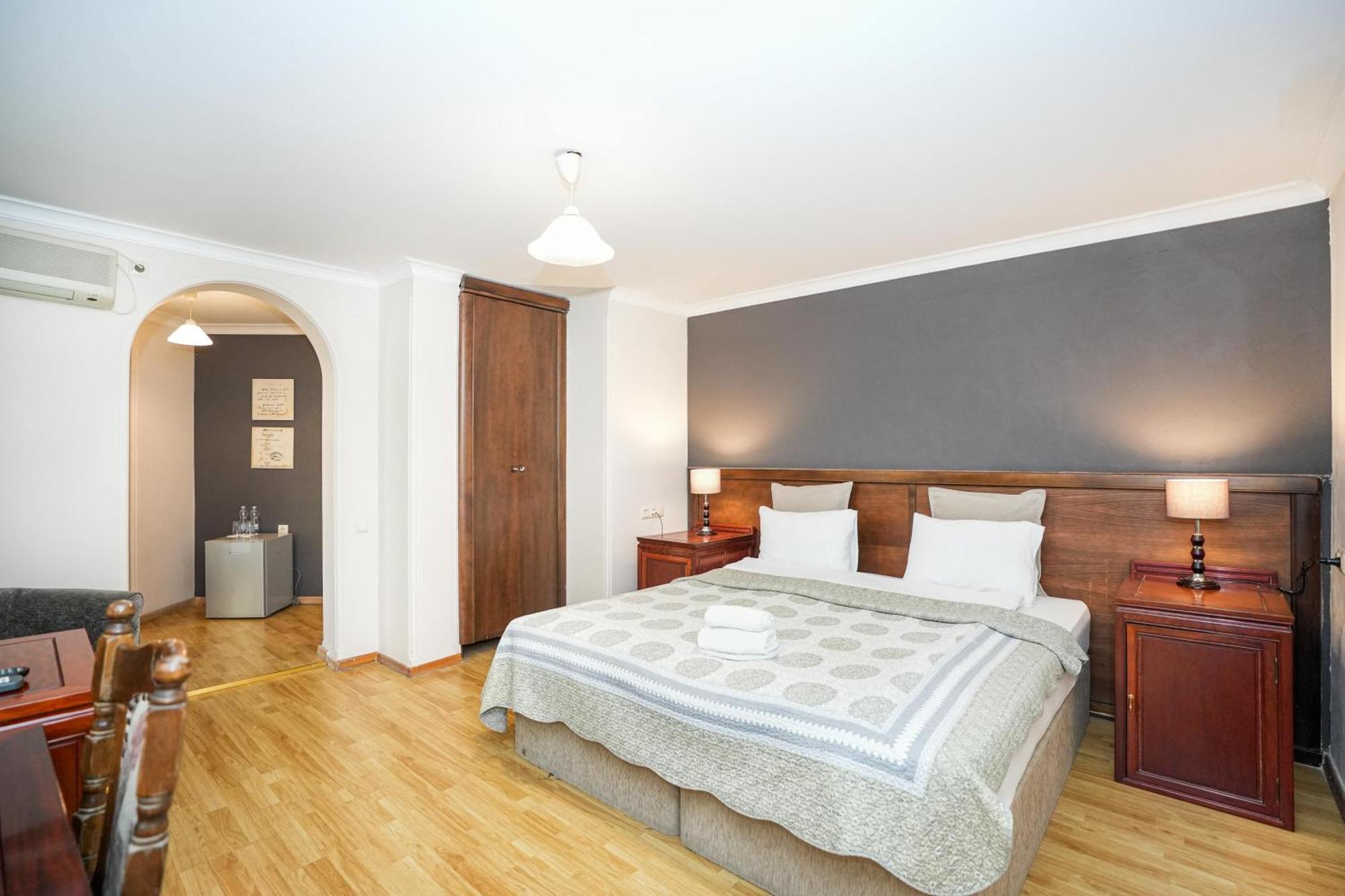 Beaumonde Hotel Tbilisi Buitenkant foto