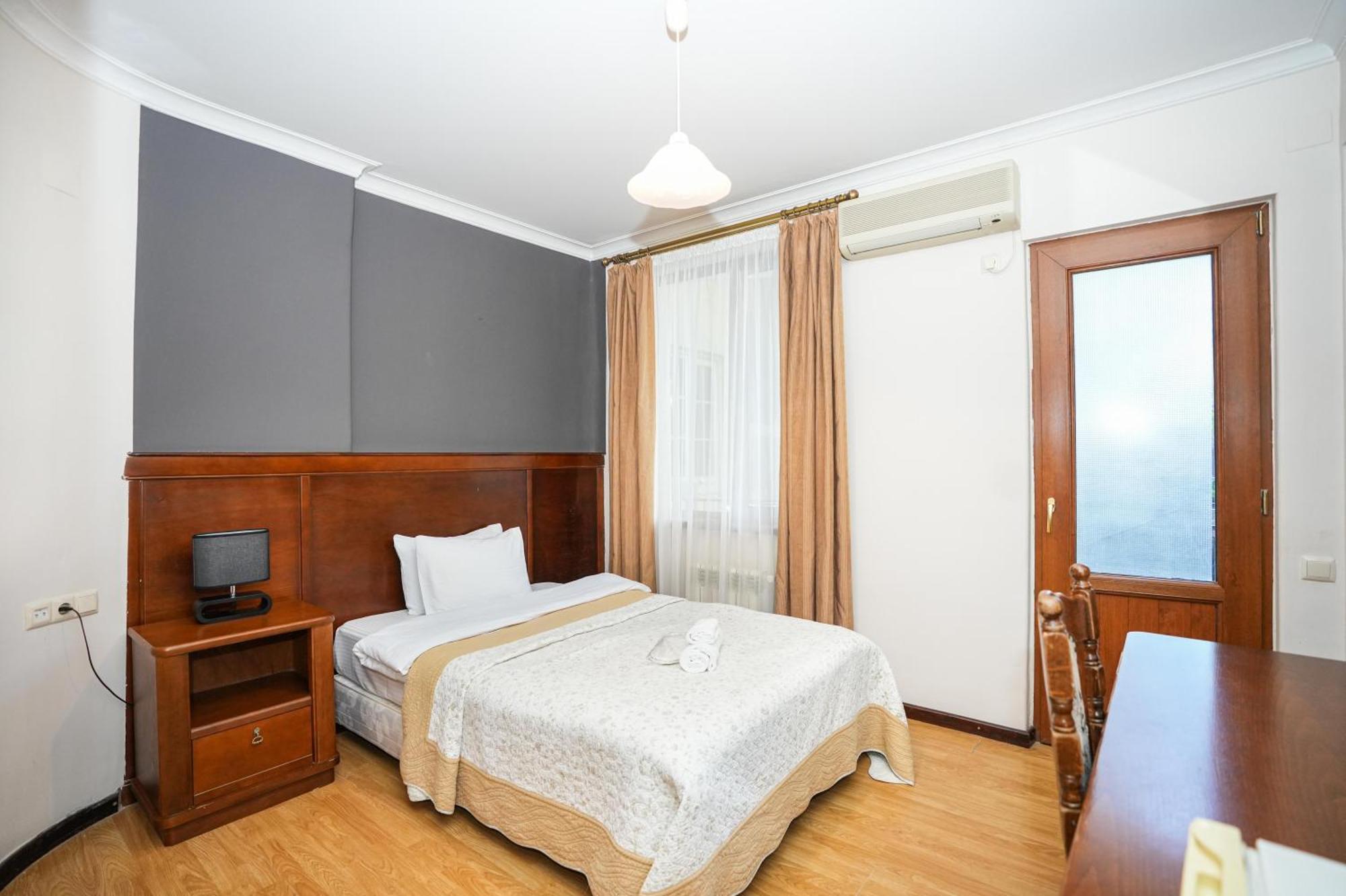 Beaumonde Hotel Tbilisi Buitenkant foto