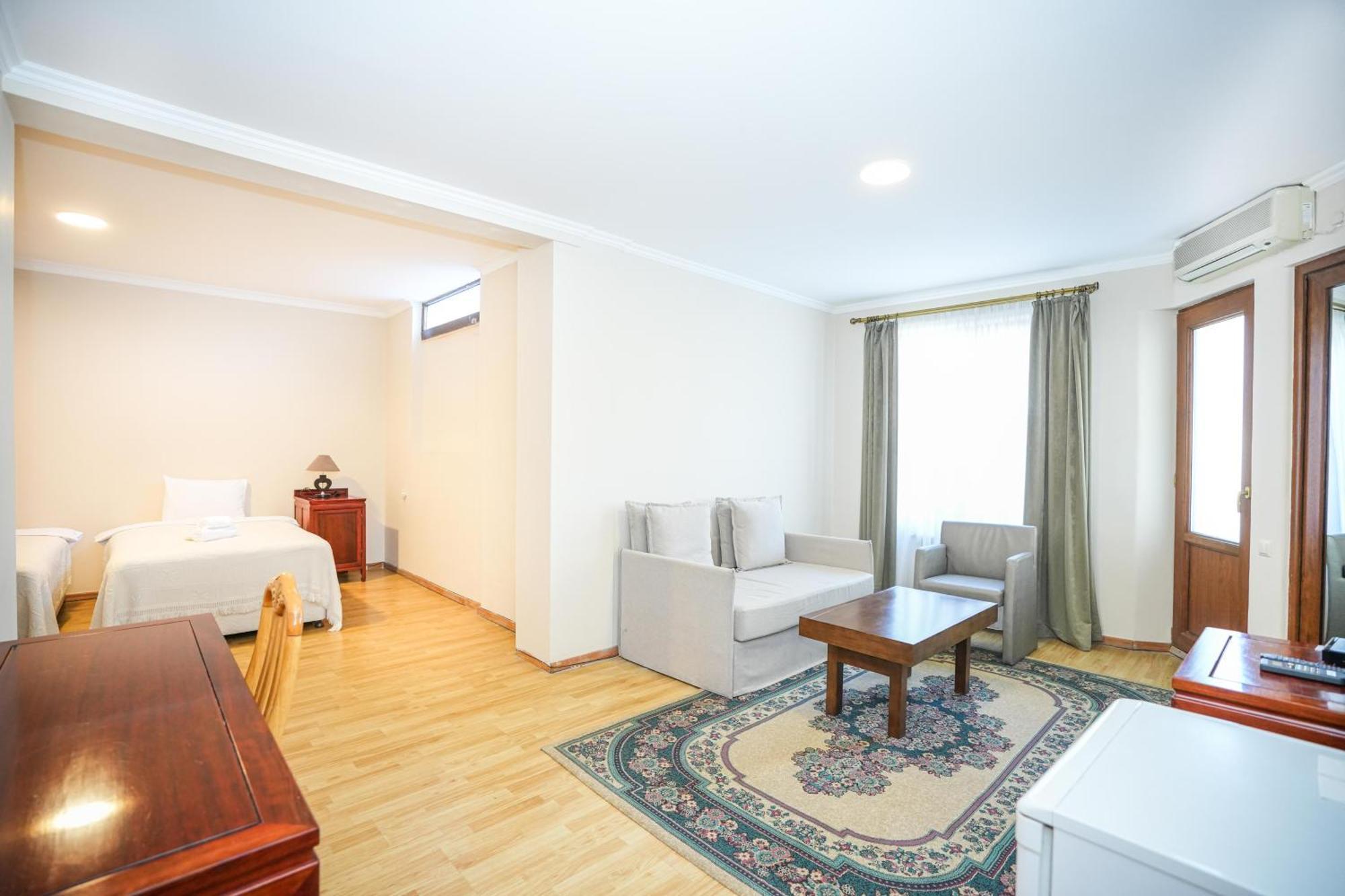 Beaumonde Hotel Tbilisi Buitenkant foto