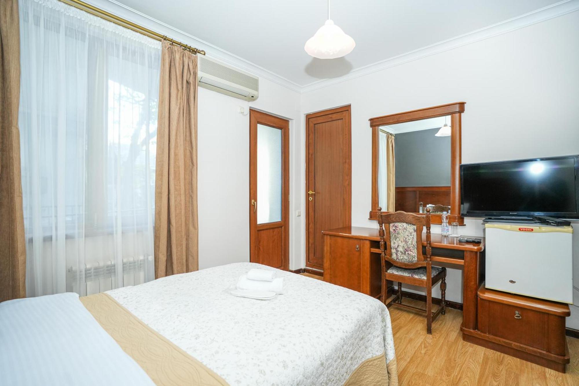 Beaumonde Hotel Tbilisi Buitenkant foto